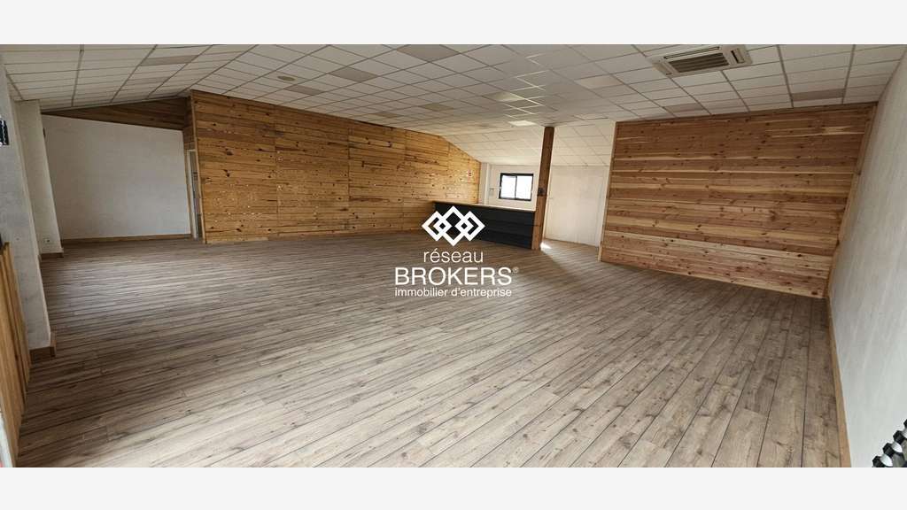 Loue local d'activité 230m² empl N°1 bis au Cendre