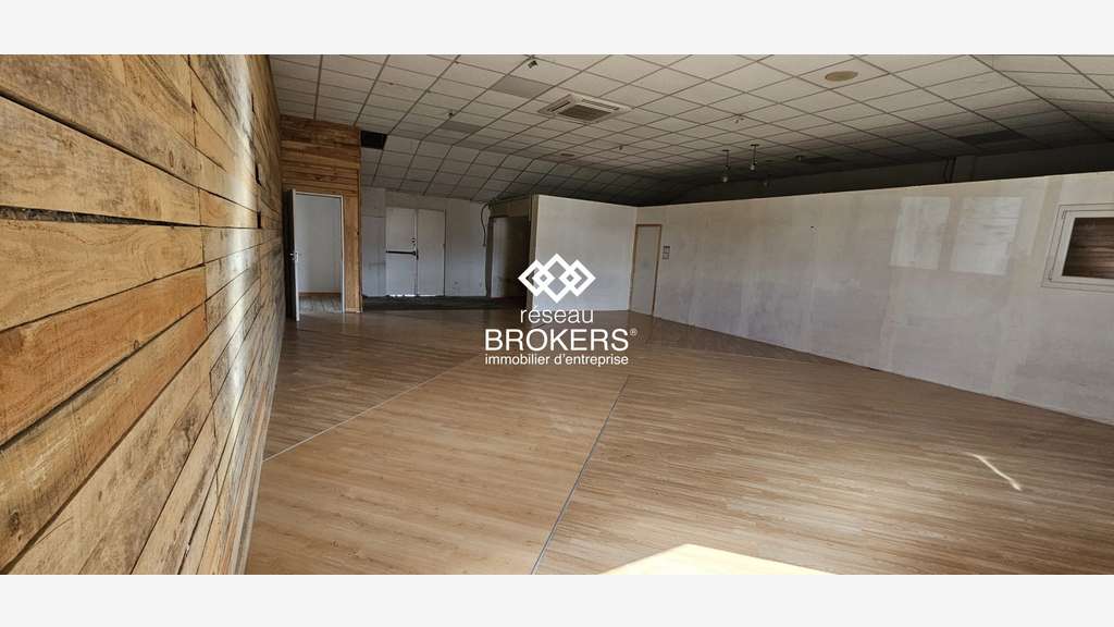Loue local d'activité 230m² empl N°1 bis au Cendre