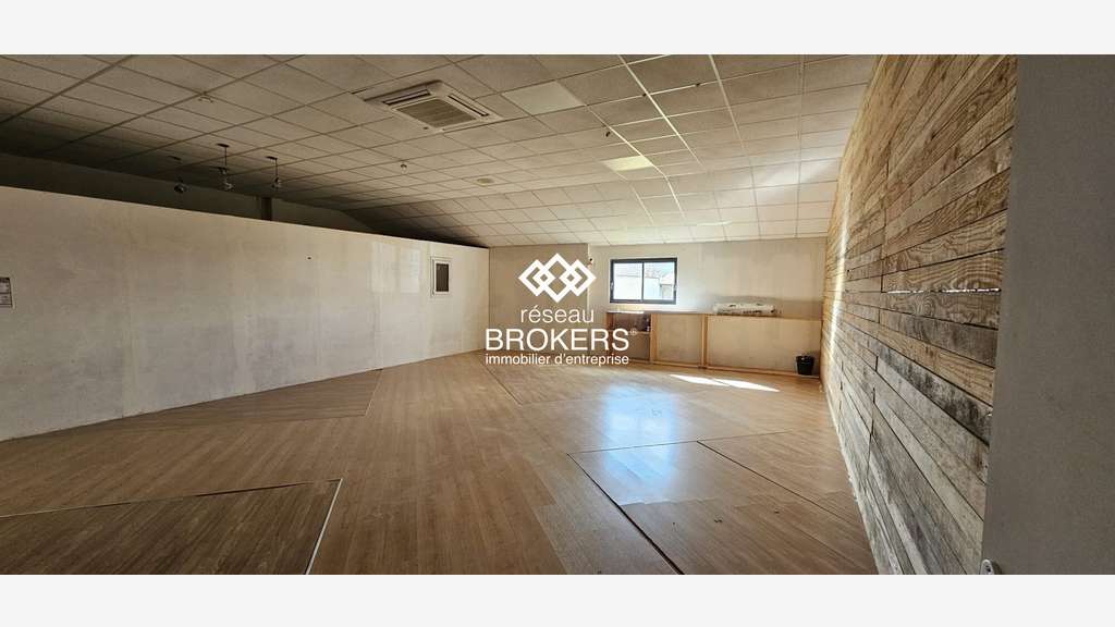 Loue local d'activité 230m² empl N°1 bis au Cendre