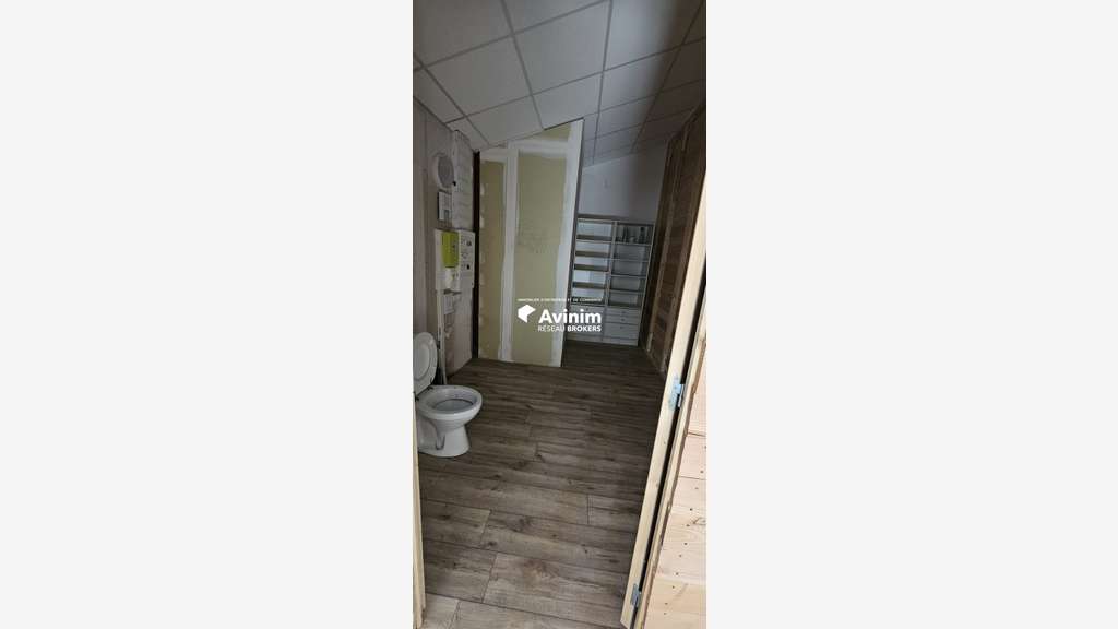 Loue local d'activité 230m² empl N°1 bis au Cendre