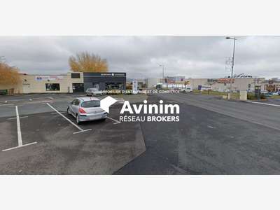 Loue local d'activité 230m² empl N°1 bis au Cendre