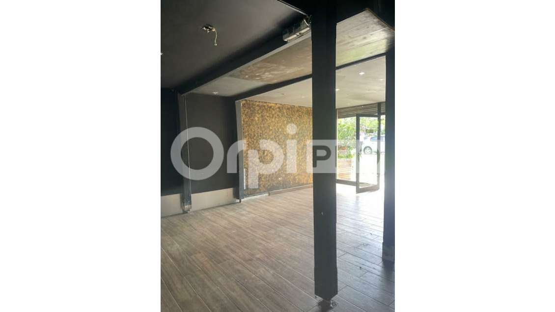 Local commercial 57m² à louer au Gosier