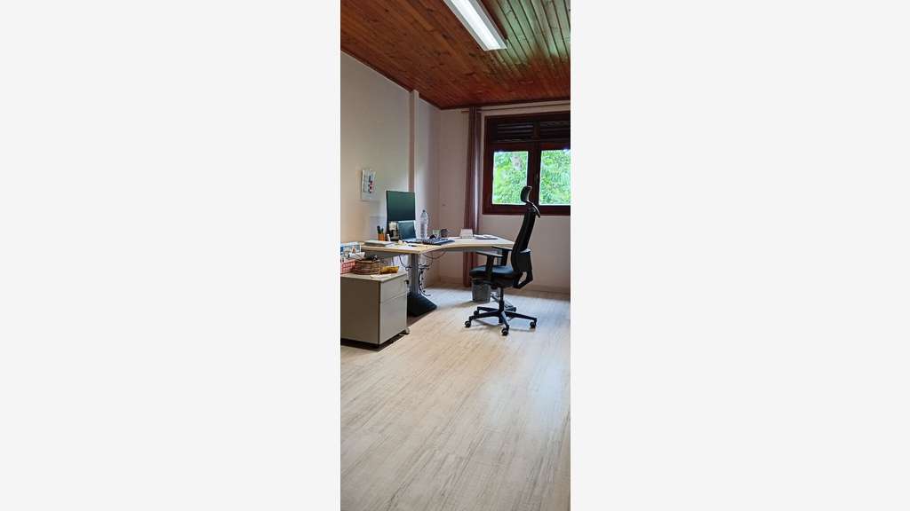 A louer local commercial 308m² Le Lamentin