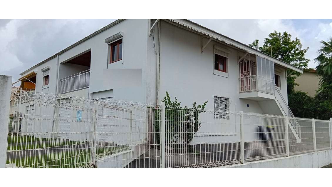 A louer local commercial 308m² Le Lamentin