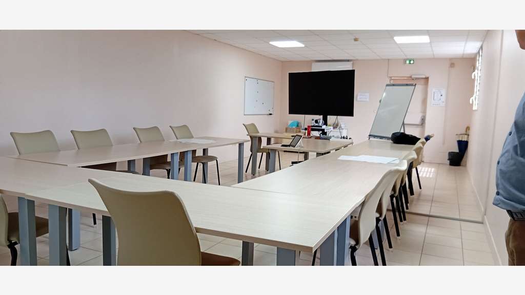 A louer local commercial 308m² Le Lamentin