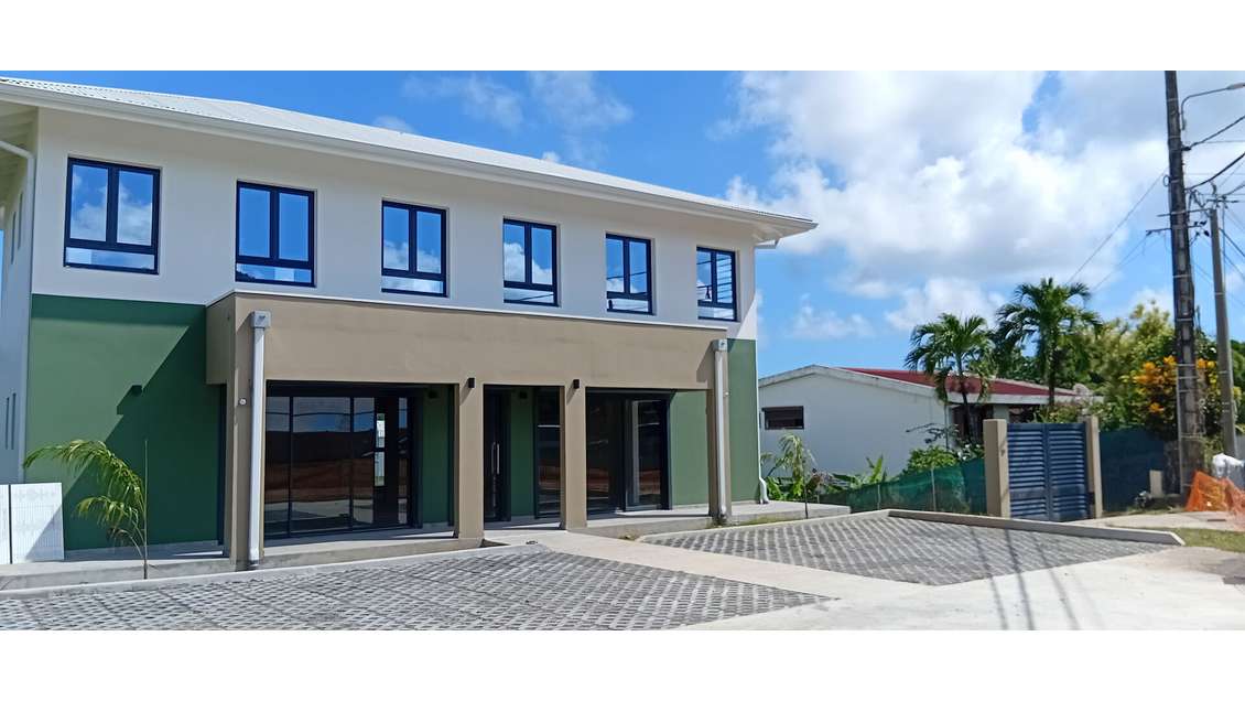 A louer local 119m² à l'entrée du Robert