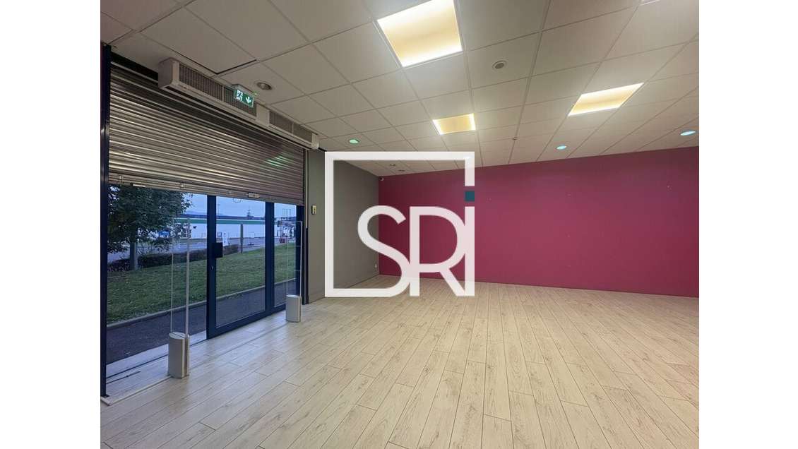 Local commercial 187m² à louer à Lempdes