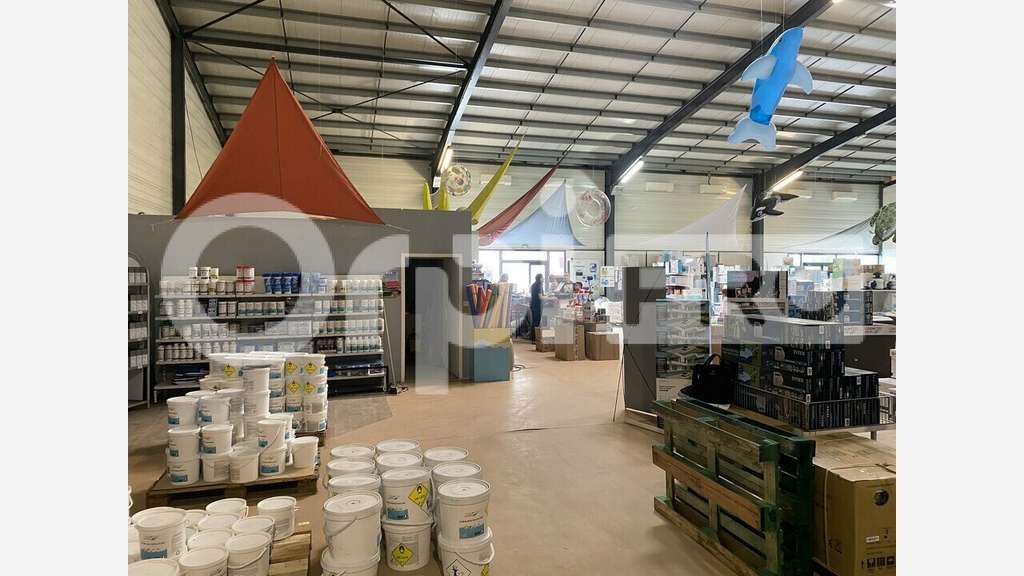 Local commercial 750m² à louer à Limoges