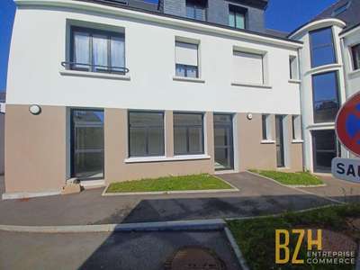 Local 130m² à louer axe très passant à Quéven