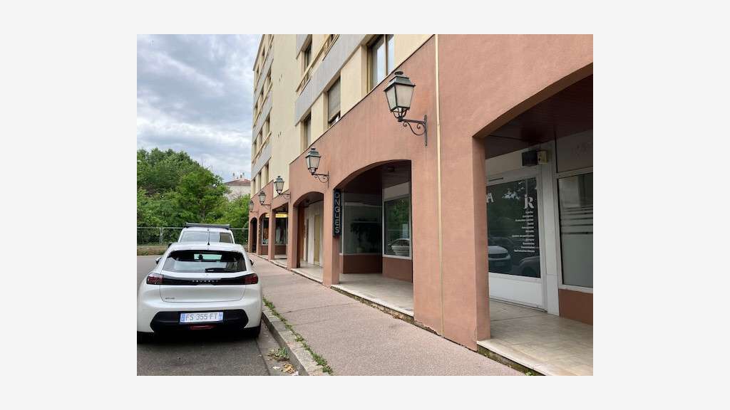 Loue local 120m² Lyon 69005 Prox Av. Point du Jour