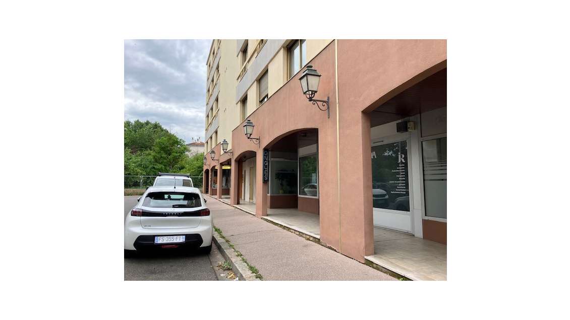 Loue local 120m² Lyon 69005 Prox Av. Point du Jour