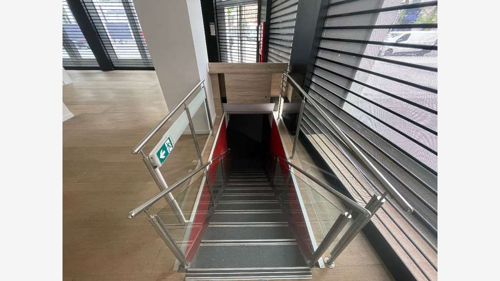 Local de 213m² à louer rue de la République Lyon 2