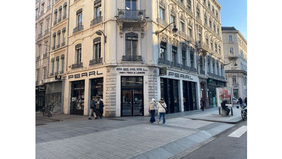 Local de 213m² à louer rue de la République Lyon 2