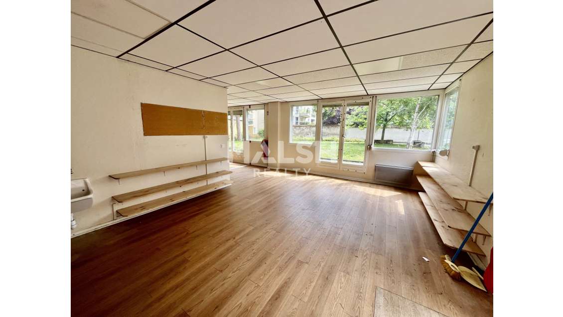 A louer local commercial 124m² Lyon 8e