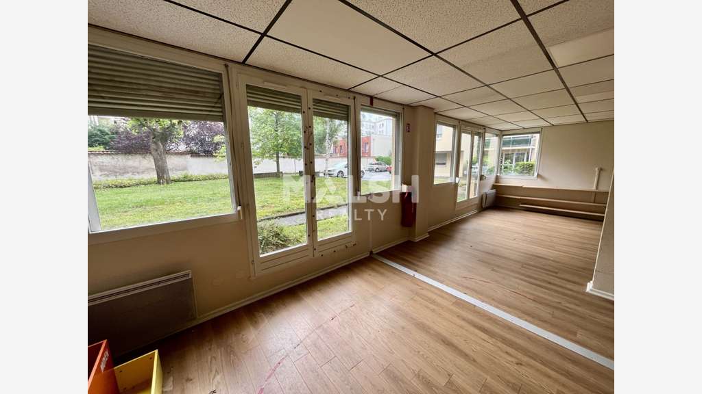 A louer local commercial 124m² Lyon 8e