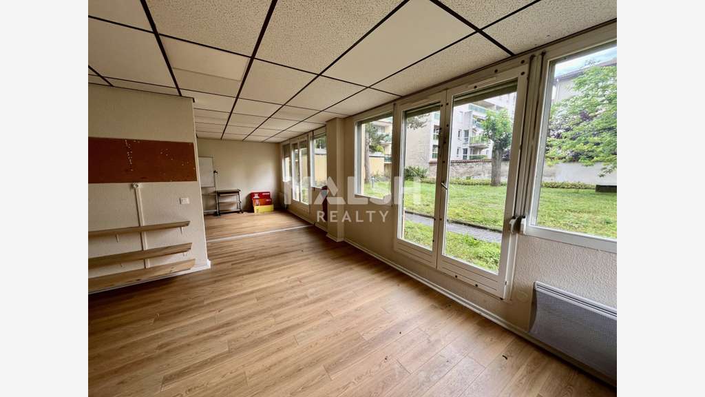 A louer local commercial 124m² Lyon 8e
