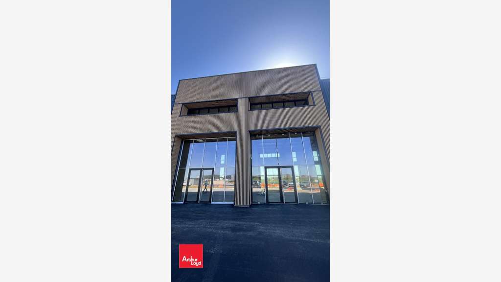 A louer locaux neufs empl premium agglo Chartres