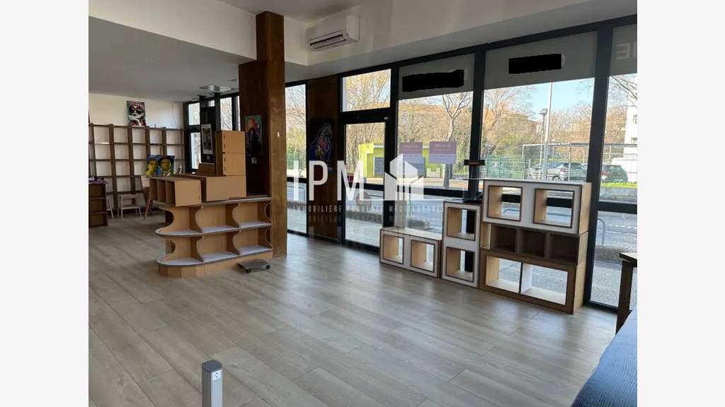 A louer local commercial de 115m² Marseille 13013
