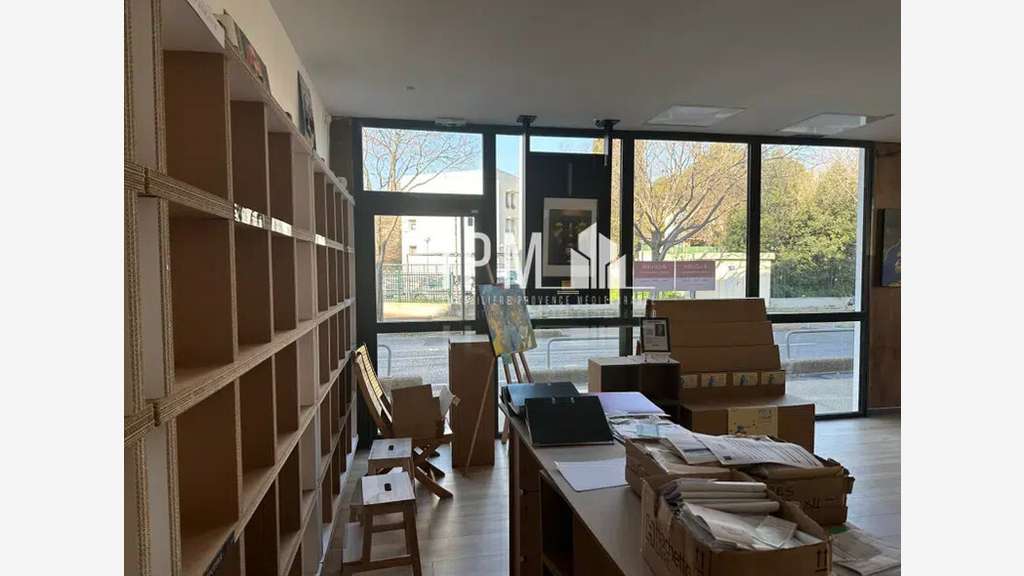 A louer local commercial de 115m² Marseille 13013
