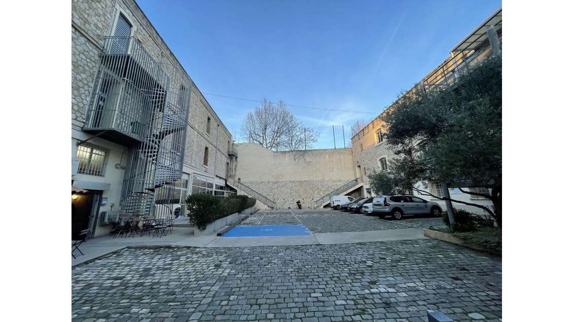 Local commercial 230m² à louer à Marseille 1er