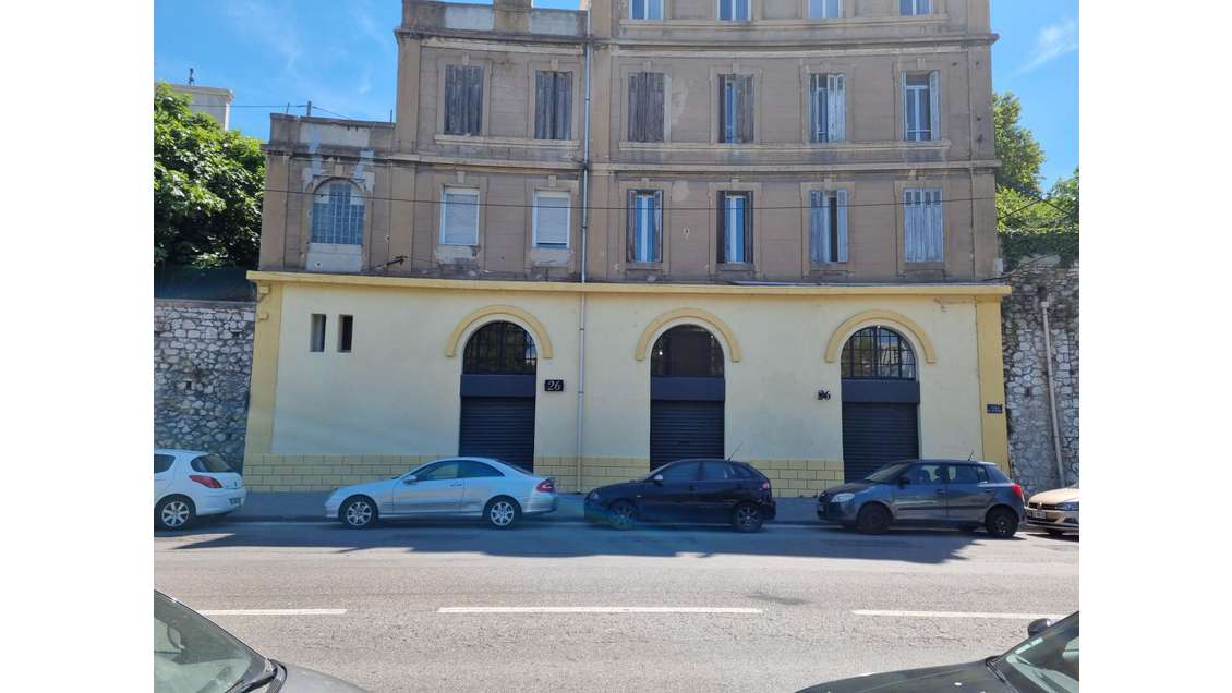 Local pas de restauration 400m² à Marseille 2e