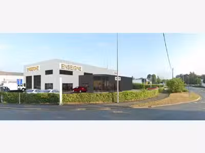 A louer cellule 257m² ZC de St Florent le Vieil