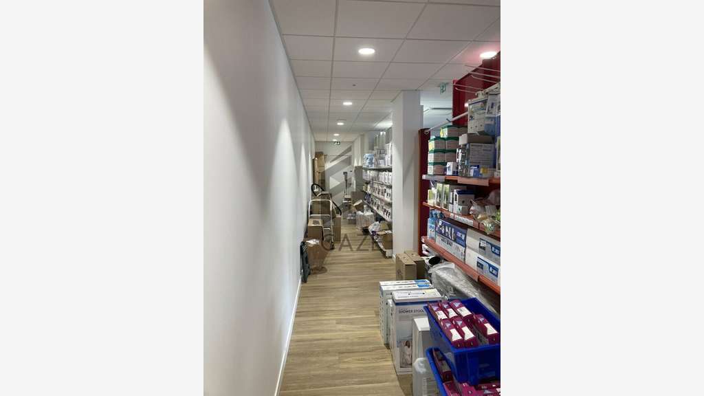 Local commercial de 137m² à louer à Mées (40)