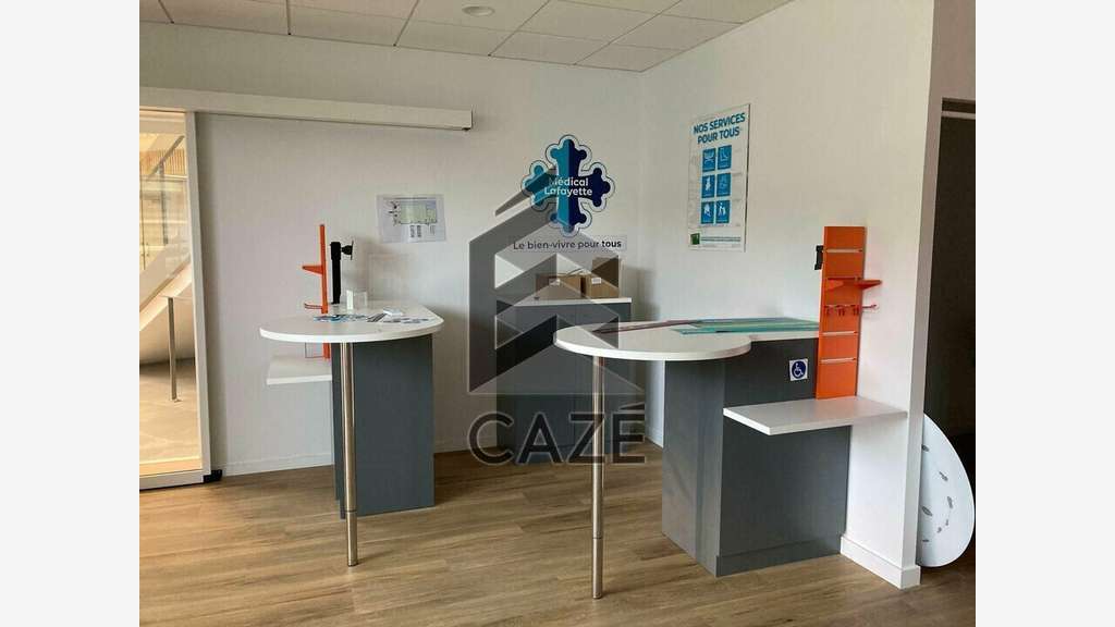Local commercial de 137m² à louer à Mées (40)