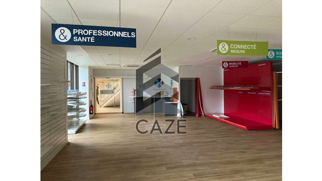 Local commercial de 137m² à louer à Mées (40)