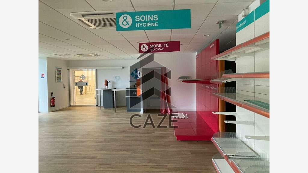 Local commercial de 137m² à louer à Mées (40)