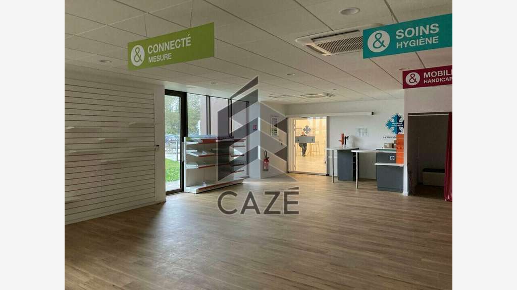 Local commercial de 137m² à louer à Mées (40)
