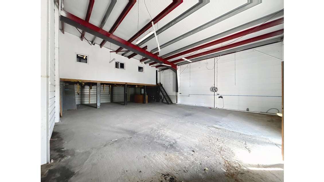 À louer local  210m² à Mérignac Zone du Phare  