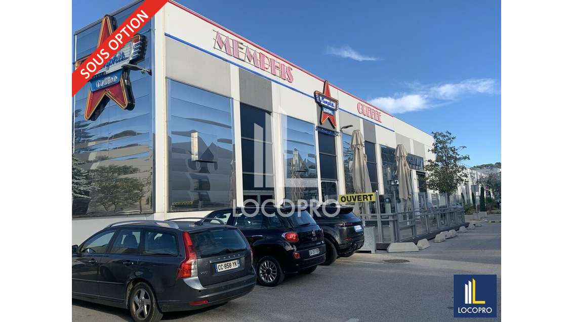 Local commercial 327m² + terrasse à louer Mougins