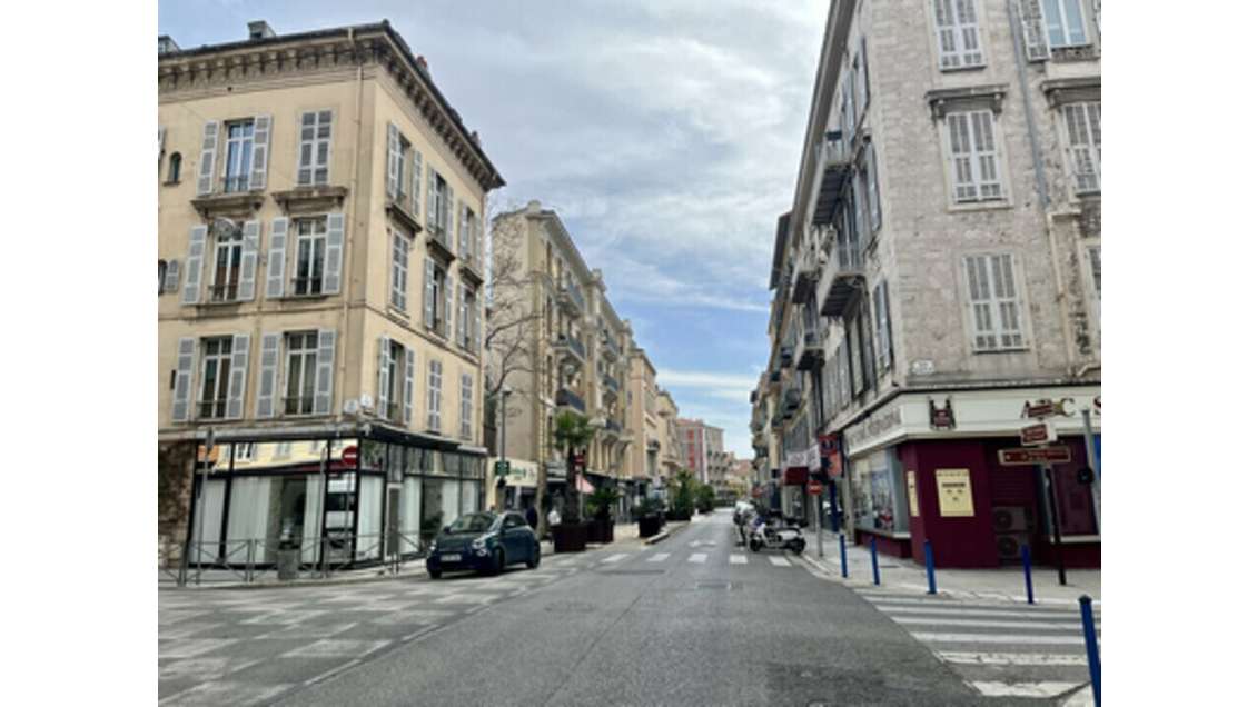 A louer local commercial de 93m² à Nice Gioffredo