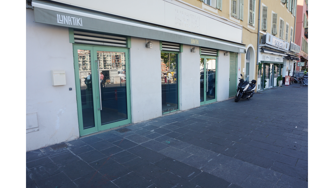 Location avec droit d'entree de 165m² à Nice Port