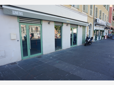 Location avec droit d'entree de 165m² à Nice Port