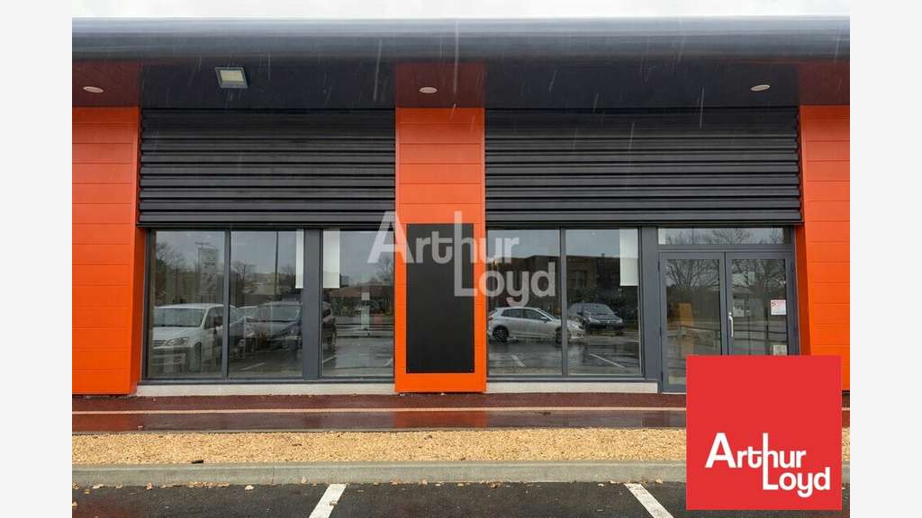 Cellule commerciale 314m² à louer à Niort