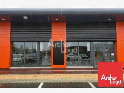 Cellule commerciale 314m² à louer à Niort