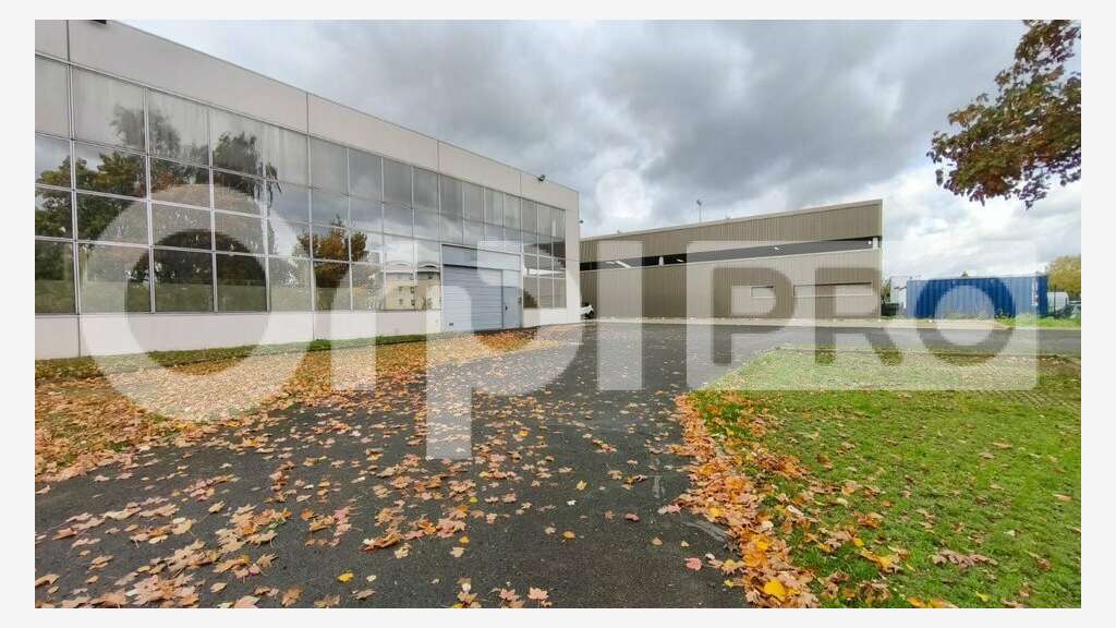 A louer local 1045m² ZA Courtaboeuf