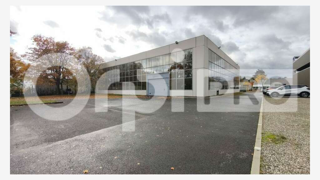 A louer local 1045m² ZA Courtaboeuf