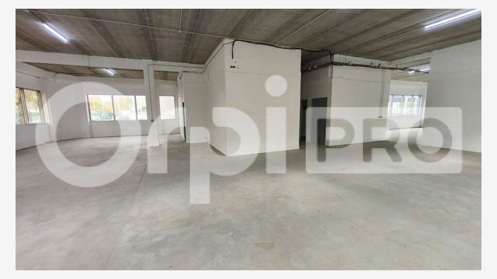 A louer local 1045m² ZA Courtaboeuf