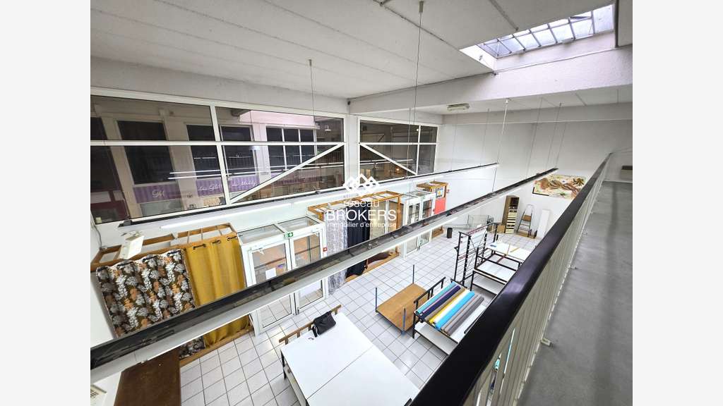 A louer boutique 420m² galerie Grenette Oyonnax