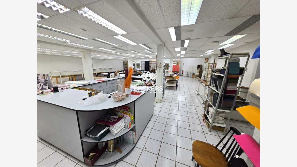 A louer boutique 420m² galerie Grenette Oyonnax