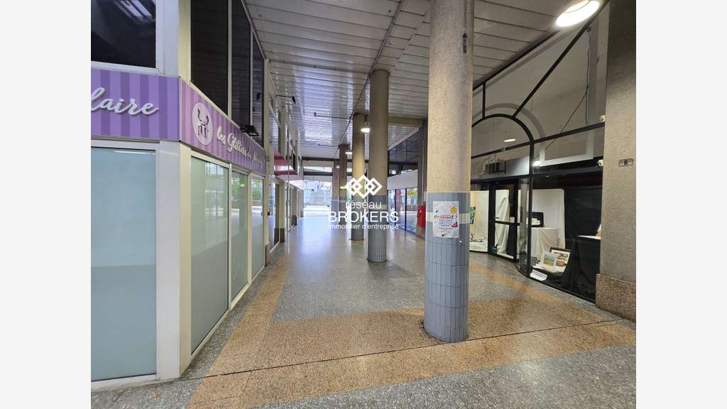 A louer boutique 420m² galerie Grenette Oyonnax