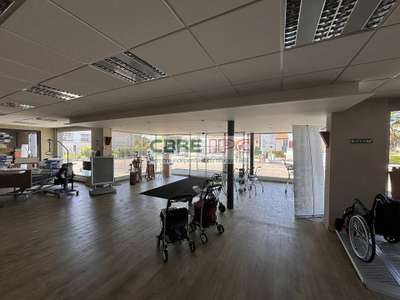 Location local commercial de 1000m² à Pau