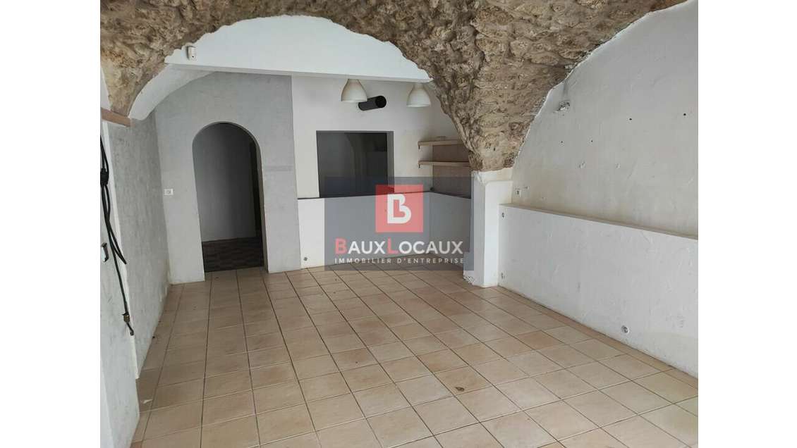 Location petit local commercial 45m² à Pélissanne 