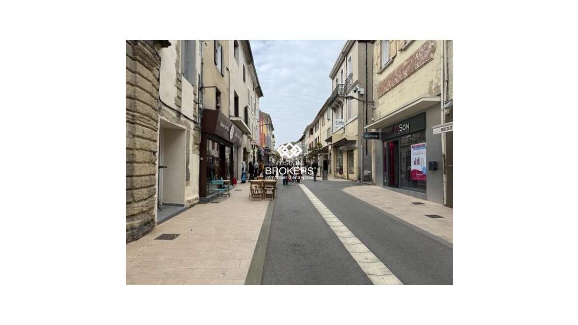 A louer local 69m² empl N°1 à Pertuis