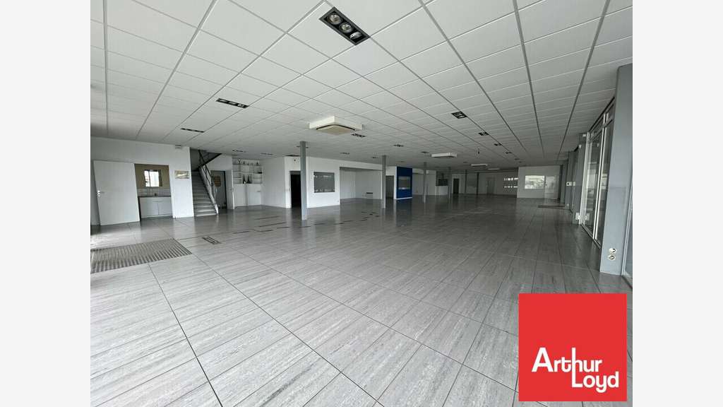Local commercial 769m² à louer à Poitiers A10 N147