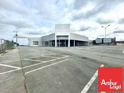 Local commercial 769m² à louer à Poitiers A10 N147