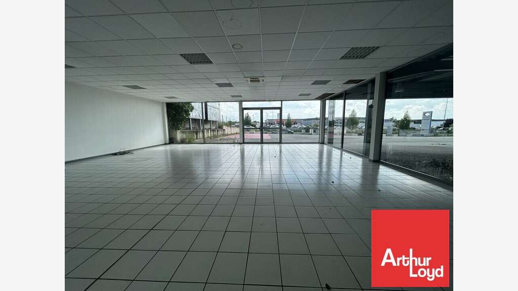 Local commercial 769m² à louer à Poitiers A10 N147